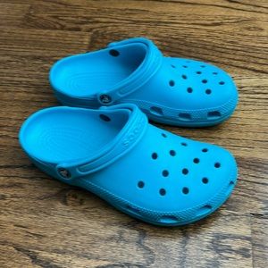 Like New Teal Crocs Men’s 8 Women’s 10